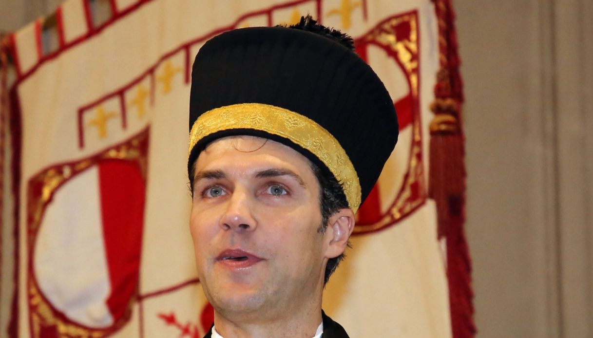 Roberto Bolle si commuove per la laurea honoris causa. Le parole toccanti per i genitori Roberto Bolle si commuove per la laurea honoris causa. Le parole toccanti per i genitori