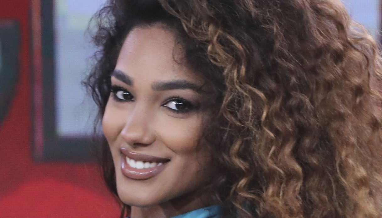 La Ruota della Fortuna, Gerry Scotti stuzzica Samira Lui. Carmen batte tutti La Ruota della Fortuna, Gerry Scotti stuzzica Samira Lui. Carmen batte tutti