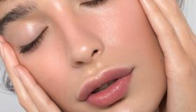 Stop pelle spenta. Bastano 2 passaggi per un viso effetto wow istantaneo.