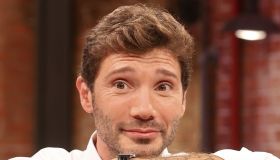 Affari tuoi, De Martino lascia lo studio: “Io non lo so se ci vedremo domani”, vincita record