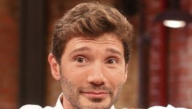 Affari Tuoi, De Martino spiazzato: “Questo è il livello delle persone che noi cerchiamo” e cita Ballando