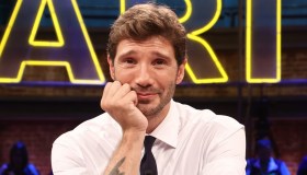 Affari Tuoi, De Martino in difficoltà. Colpa di Herbert Ballerina: “Ti avevo detto di cambiare battuta”