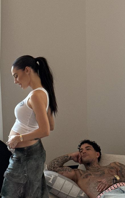 Tony Effe e Giulia De Lellis in attesa di Priscilla