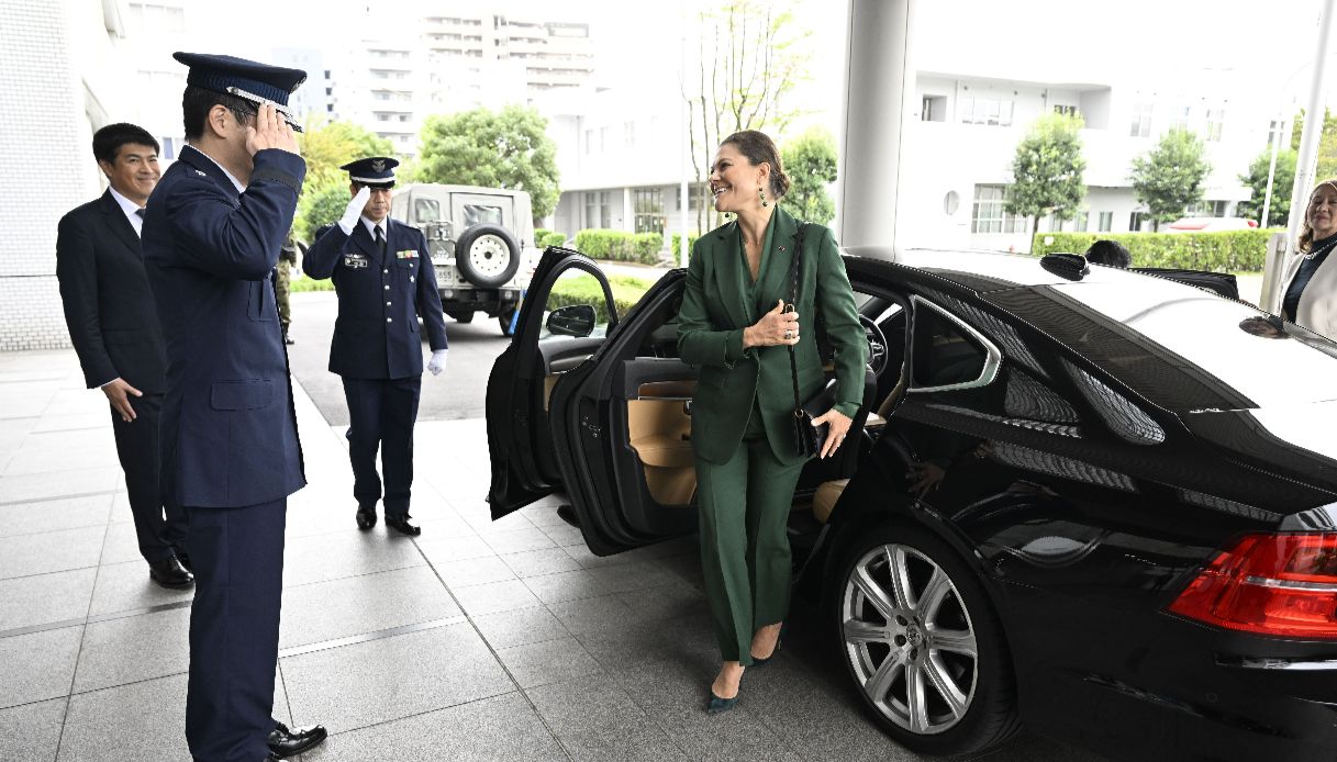 Vittoria di Svezia in tailleur verde bosco