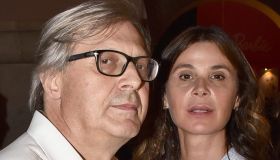 Vittorio Sgarbi, la compagna Sabrina Colle replica duramente alla figlia Evelina: “Non sono una sfruttatrice”