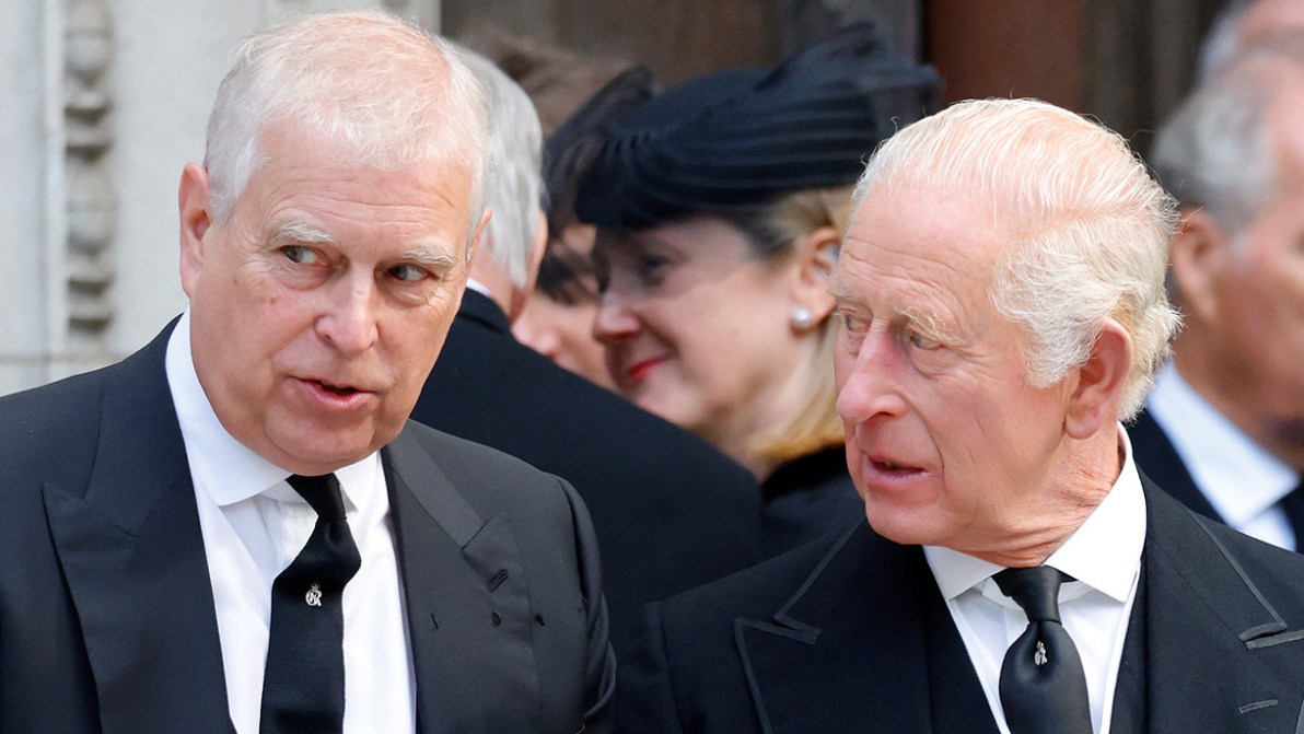 Re Carlo, l’ex Principe Andrea “subaffittava le case della Corona”. Il ruolo delle figlie Eugenia e Beatrice
