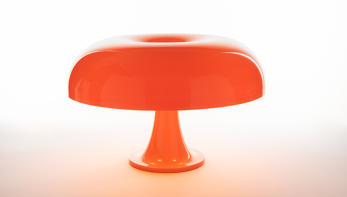 Lampada Artemide Nesso arancione icona del design in svendita autunno 2025