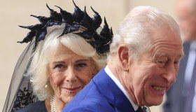 Camilla in nero da Papa Leone, ma il velo di fiamme fa discutere