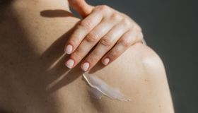 La crema corpo che garantisce 48 ore di idratazione è sempre stata sotto il nostro naso. La trovi in tutti i negozi e costa pochissimo