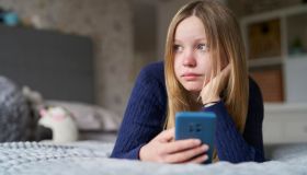 Come educare all’uso dello smartphone: regole e limiti