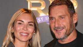 Francesco Totti e Noemi Bocchi tornano sotto i riflettori: red carpet e sorrisi a Roma