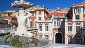 Palazzo Reale di Genova, con la magnifica galleria degli specchi e capolavori artistici