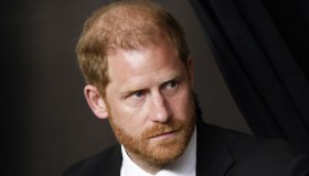 Re Carlo umiliato, Harry in pigiama nel nuovo video di Meghan Markle