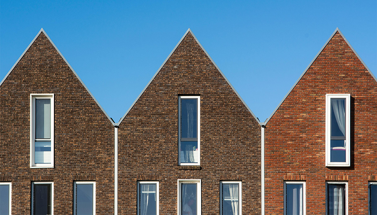 Case con infissi nuovi e finestre ad alta efficienza energetica contro dispersioni e rumori