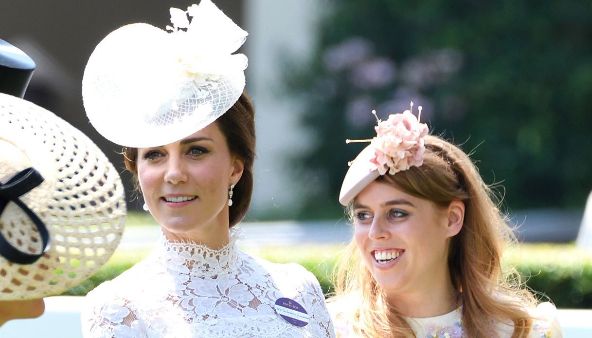 Kate Middleton, Beatrice ed Eugenia di York lasciano il Regno Unito Kate Middleton, Beatrice ed Eugenia di York lasciano il Regno Unito
