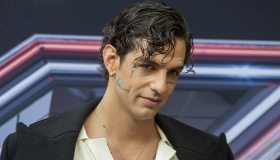 X Factor? No, “X Lauro”, che tra smorfiette e linguette, decide e governa su tutti