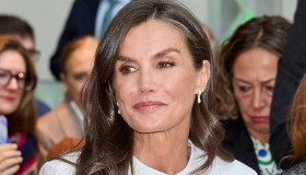Letizia di Spagna, il tailleur bianco low cost è un capolavoro di stile