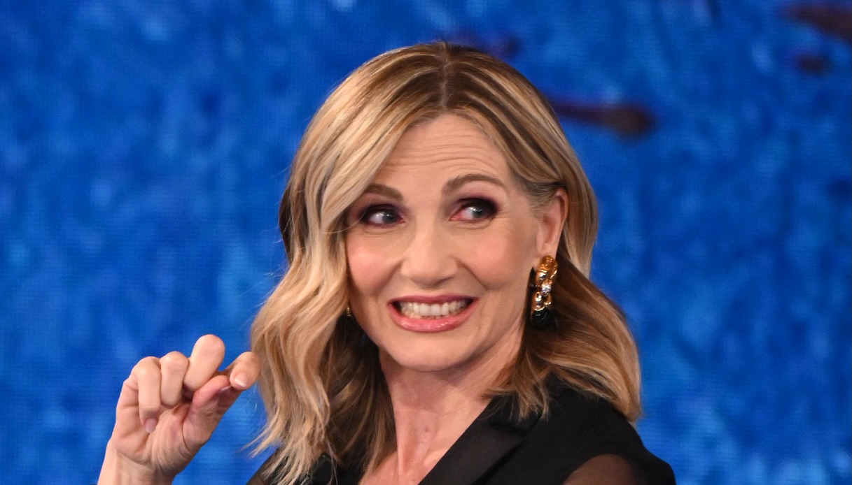 Lorella Cuccarini furiosa ad Amici: "Presuntuoso". Lo scontro con Michele Ballo
