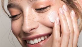 Manifesting e cura di sé: il nuovo segreto di bellezza per una pelle glow