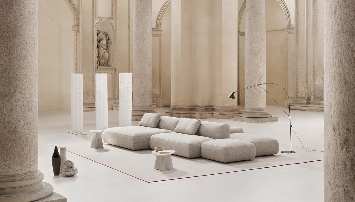 Divano modulare Cosy Island di MDF Italia in ambientazione elegante, protagonista delle svendite design autunno 2025.
