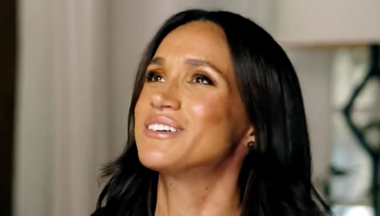 Re Carlo, Meghan Markle lo sfrutta per pubblicizzare la sua ultima creazione