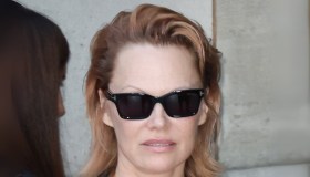 Pamela Anderson, nuovo taglio e colore: sembra un’altra persona