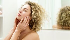 Più volume ai capelli istantaneamente. Il segreto è una polvere magica da 30mila recensioni