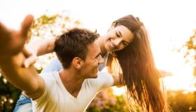 Come prepararsi al primo rapporto sessuale: consigli utili per vivere la prima volta con serenità