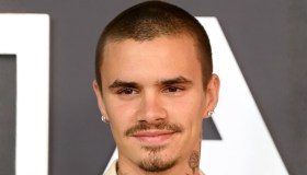 Romeo Beckham e Kim Turnbull di nuovo insieme: mano nella mano a Parigi dopo la rottura