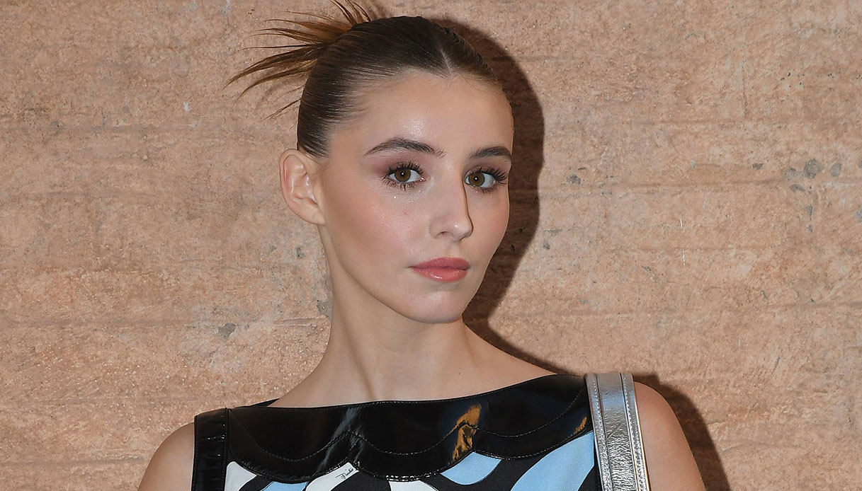 Vittoria di Savoia cambia look e sembra sua madre. La reazione di Emanuele Filiberto Vittoria di Savoia cambia look e sembra sua madre. La reazione di Emanuele Filiberto