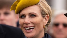 Zara Tindall, giacche in pelle e stivali alti: i suoi look per l’autunno