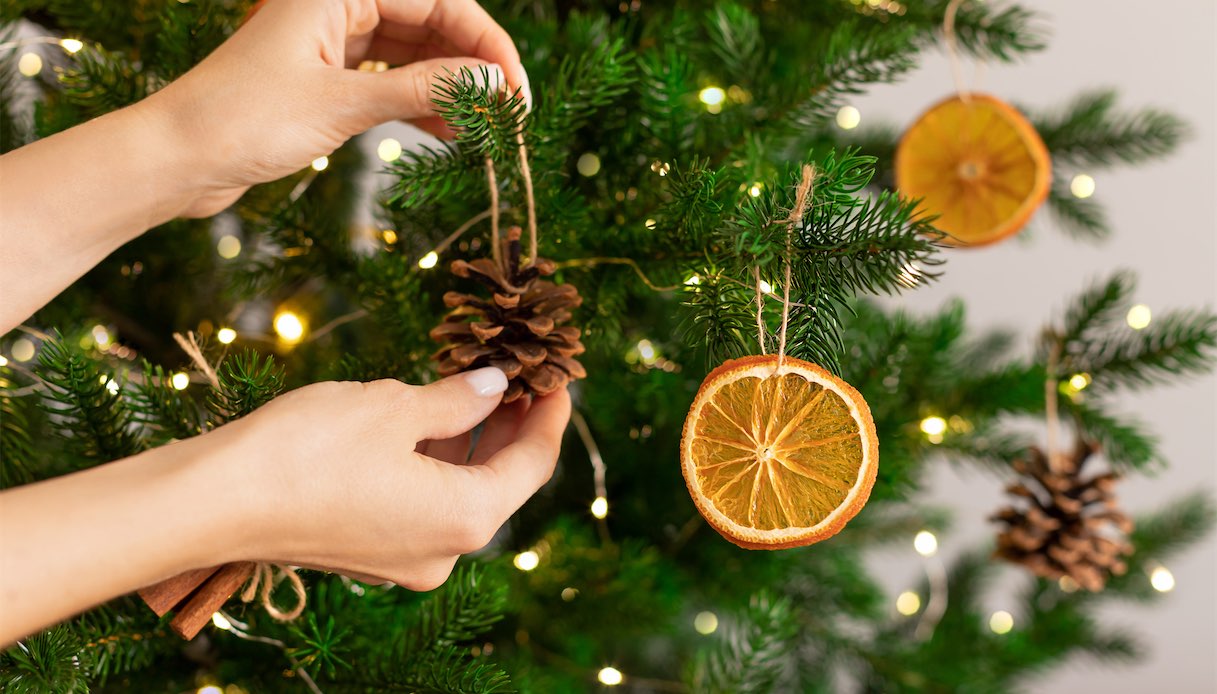 Alberi di Natale stile classico decori naturali