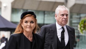 Andrea sfrattato dal Royal Lodge, dove andrà ad abitare. Mistero Sarah Ferguson