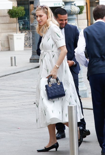 Beatrice Borromeo con la Lady Dior blu