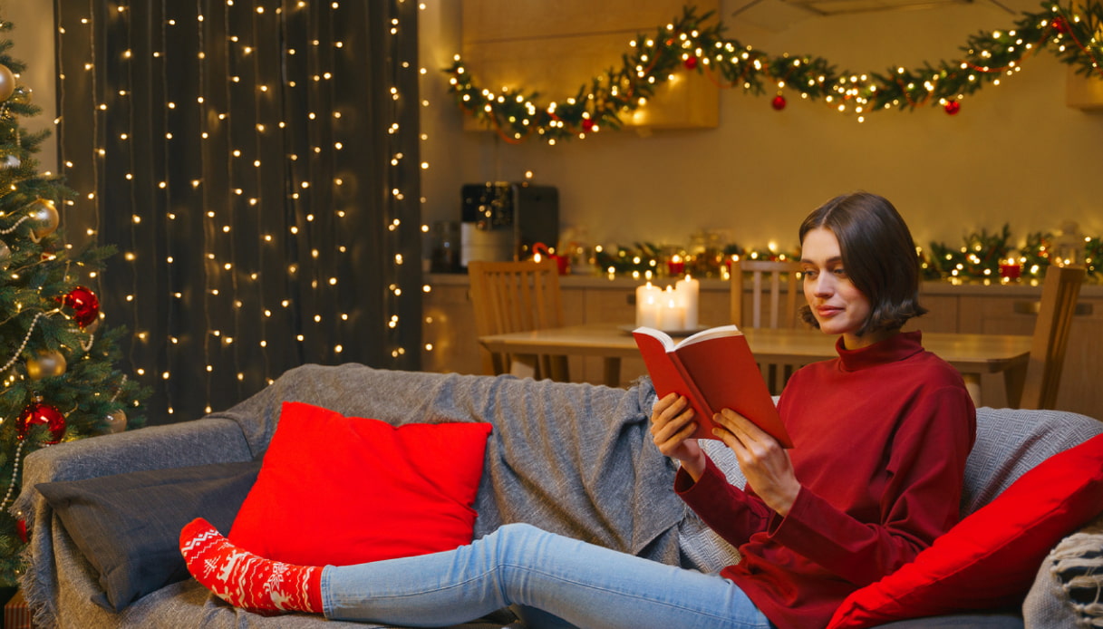 Non si aprono caselle, ma si leggono storie: una al giorno. I calendari dell’avvento a tema libri per chi vuole sognare fino a Natale