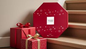 La candela profumata più amata diventa Calendario dell’Avvento. È il regalo da fare, e da farti, più magico per aspettare Natale