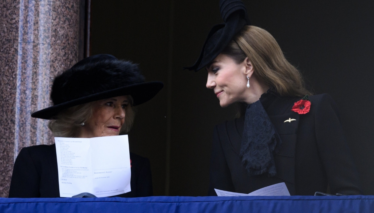 Kate Middleton cambia tutto (a sorpresa) al Remembrance Sunday, Camilla ne approfitta