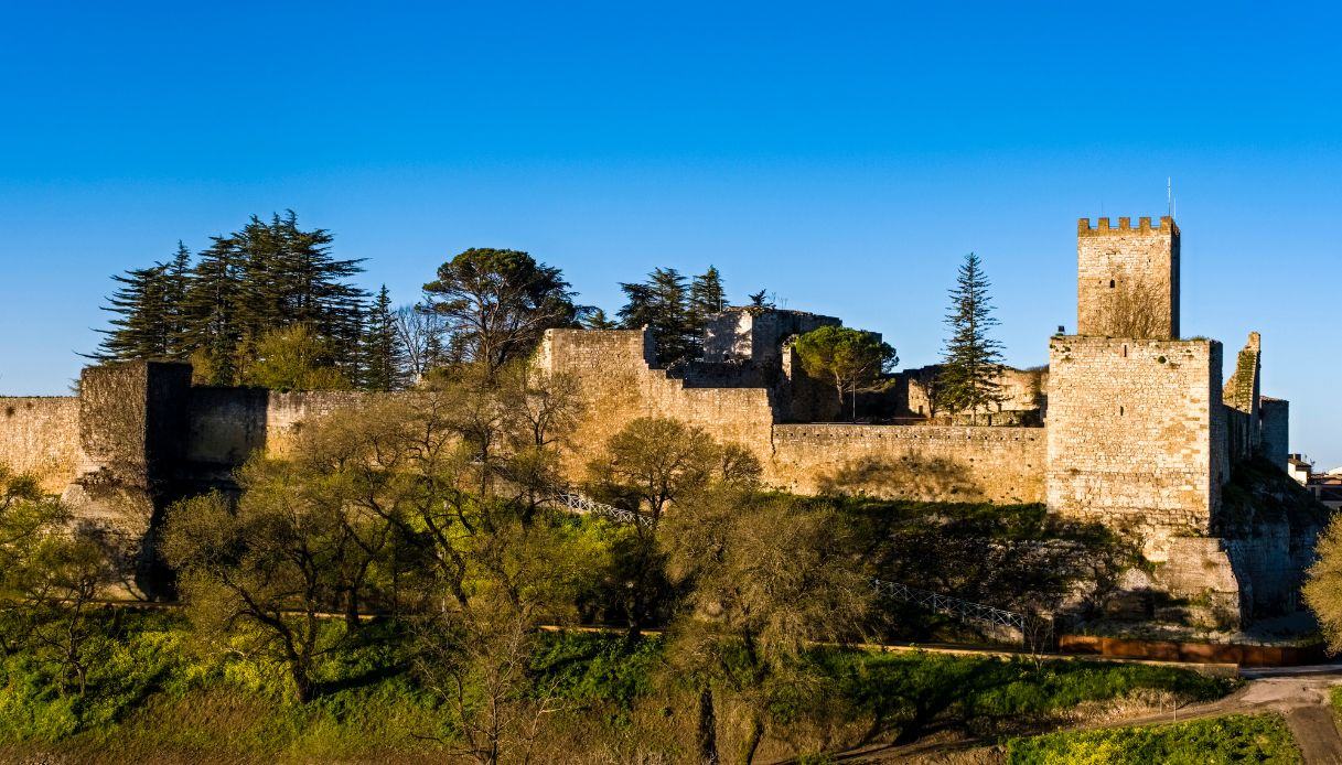 Castello di Lombardia, storia e leggende del maniero siciliano più imponente Castello di Lombardia, storia e leggende del maniero siciliano più imponente
