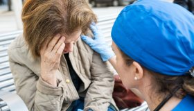 “Supernonna” guarisce dall’ictus in due giorni. La storia della centenaria salvata in Italia