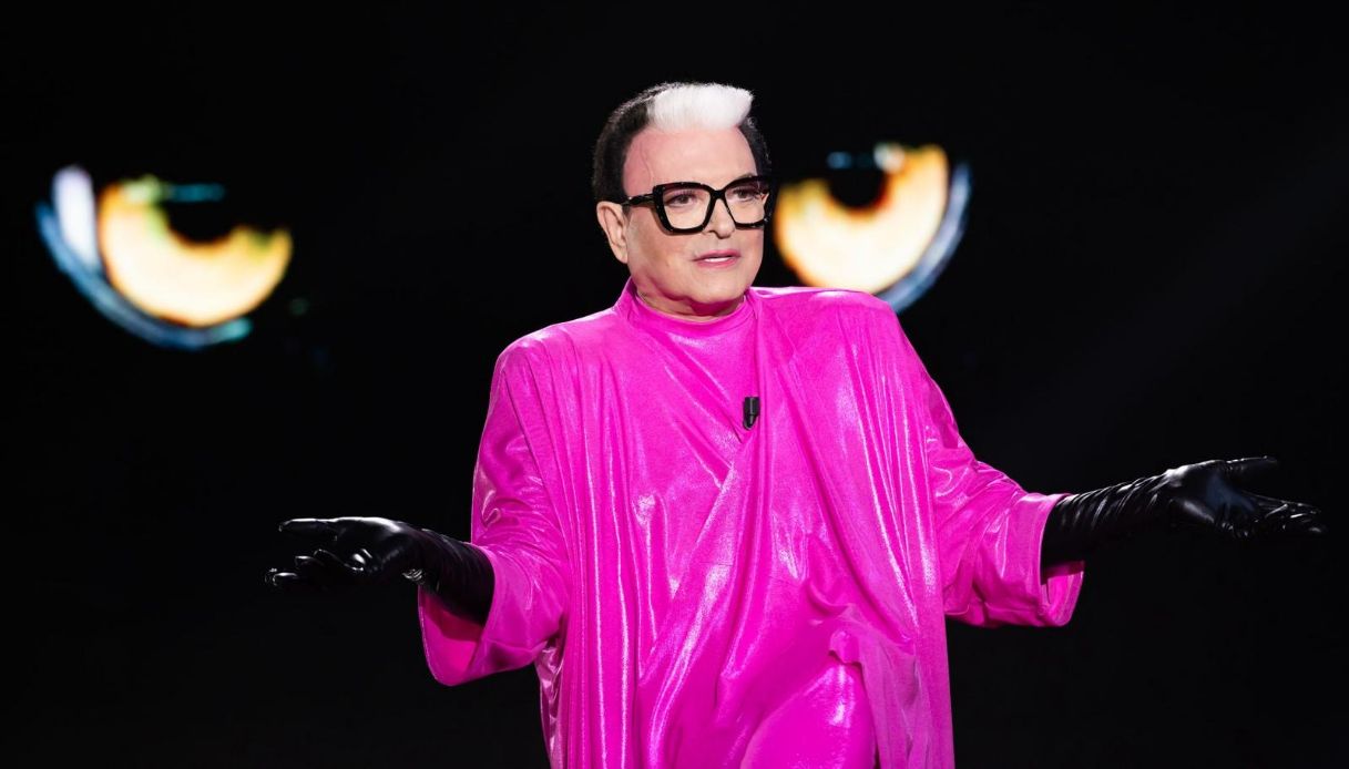 Malgioglio a Belve si commuove per la madre e poi lancia una frecciatina a Giusy Ferreri Malgioglio a Belve si commuove per la madre e poi lancia una frecciatina a Giusy Ferreri