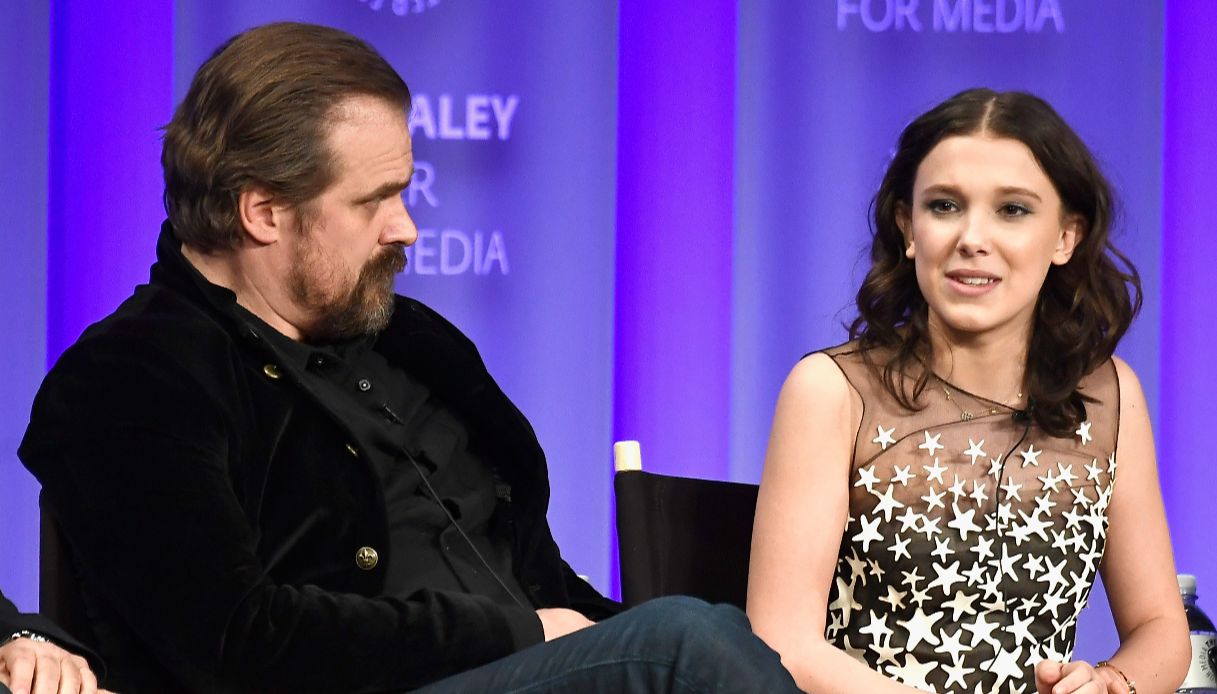 Stranger Things, “Millie Bobby Brown ha denunciato David Harbour per molestie e bullismo” Stranger Things, “Millie Bobby Brown ha denunciato David Harbour per molestie e bullismo”