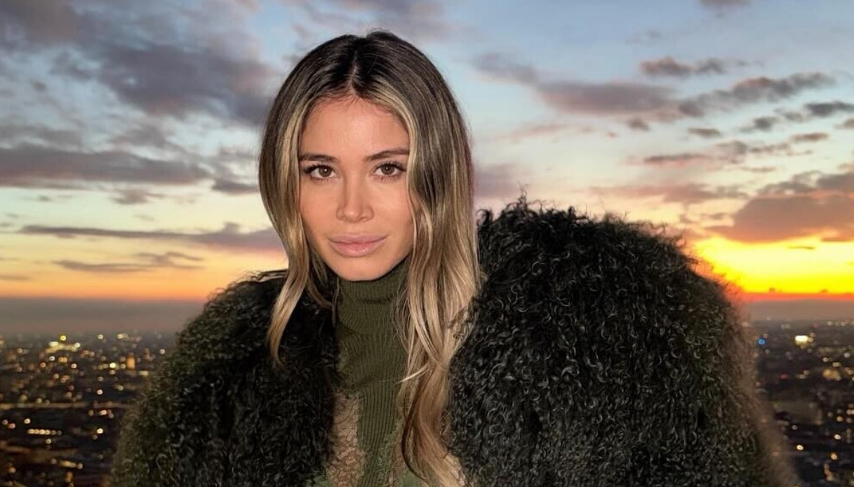 Diletta Leotta, pelliccia e coordinato lingerie a Milano: il look monocromatico da copiare Diletta Leotta, pelliccia e coordinato lingerie a Milano: il look monocromatico da copiare