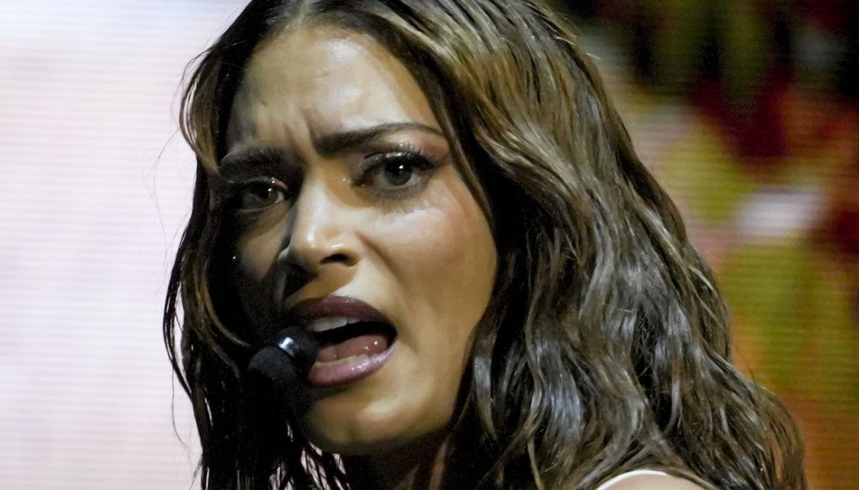 Elodie, la dura risposta dopo la polemica del cellulare al concerto: “Roba orrenda” Elodie, la dura risposta dopo la polemica del cellulare al concerto: “Roba orrenda”