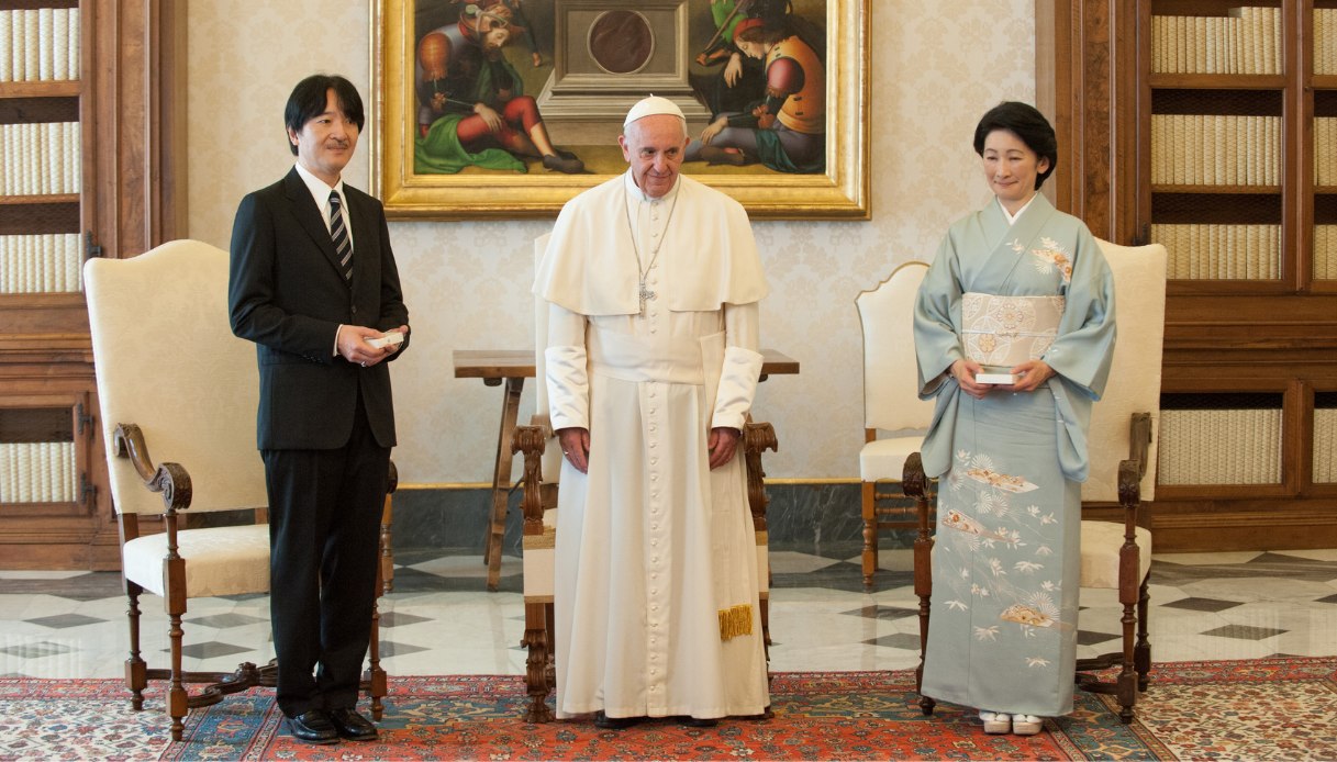 Papa Francesco con il Principe Fumihito del Giappone e sua moglie, la Principessa Kiko in Vaticano nel 2016