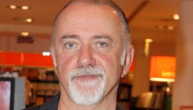 La moglie di Giorgio Faletti: “La prima volta che lo vidi era con una modella. Il tumore? Scoperto per un’ernia”