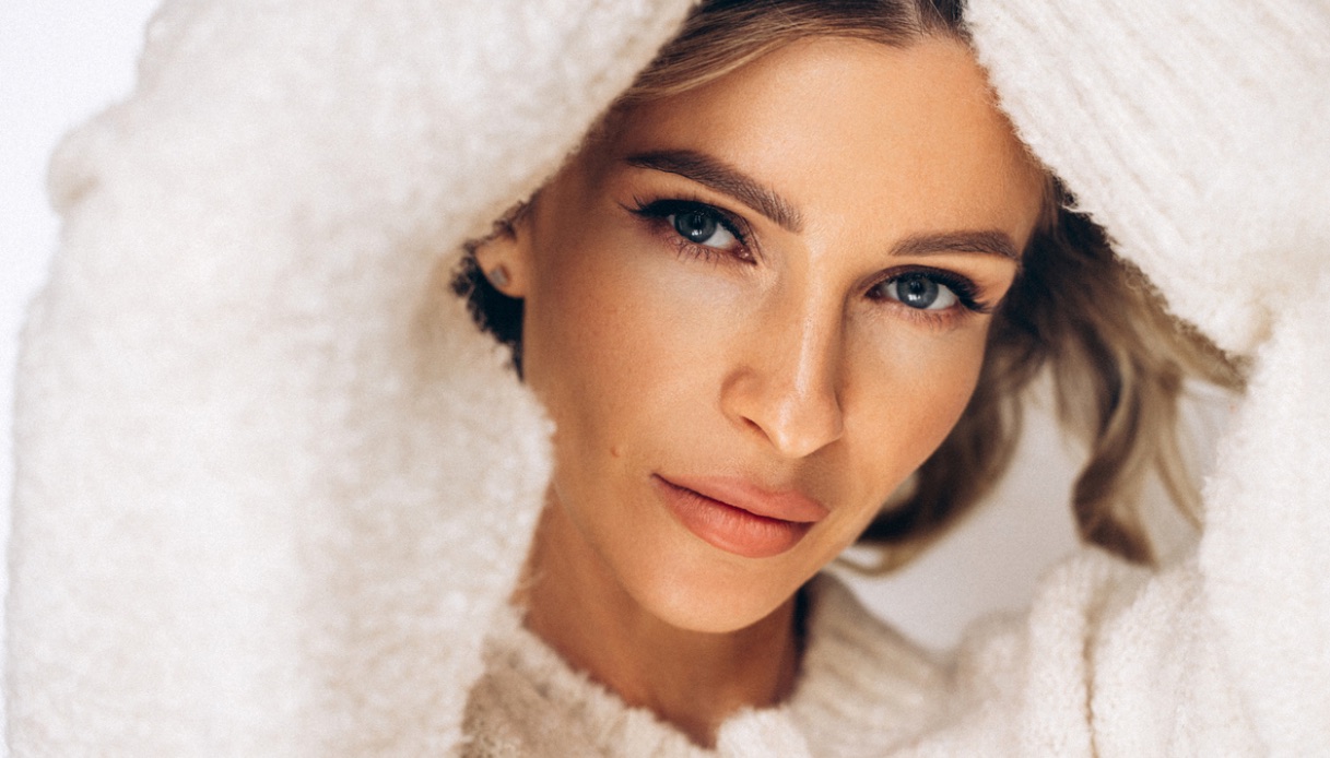 pelle compatta uniforme e levigata con un solo prodotto il fondotinta in crema anti age in sconto