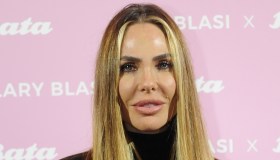 Ilary Blasi, il look total black con accento mannish a Milano