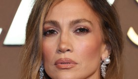 Governors Awards 2025, pagelle look: scollatura esagerata per JLo (7), Jennifer Lawrence eterea (9)