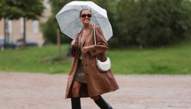 La borsa a mezzaluna, che si trasforma in marsupio, è l’accessorio più venduto di novembre. E puoi indossarla così