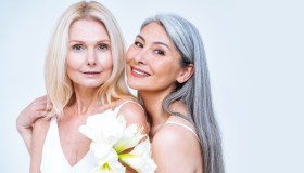 La crema viso che idrata e rinnova la pelle in menopausa contro i segni dell’invecchiamento è adesso in sconto